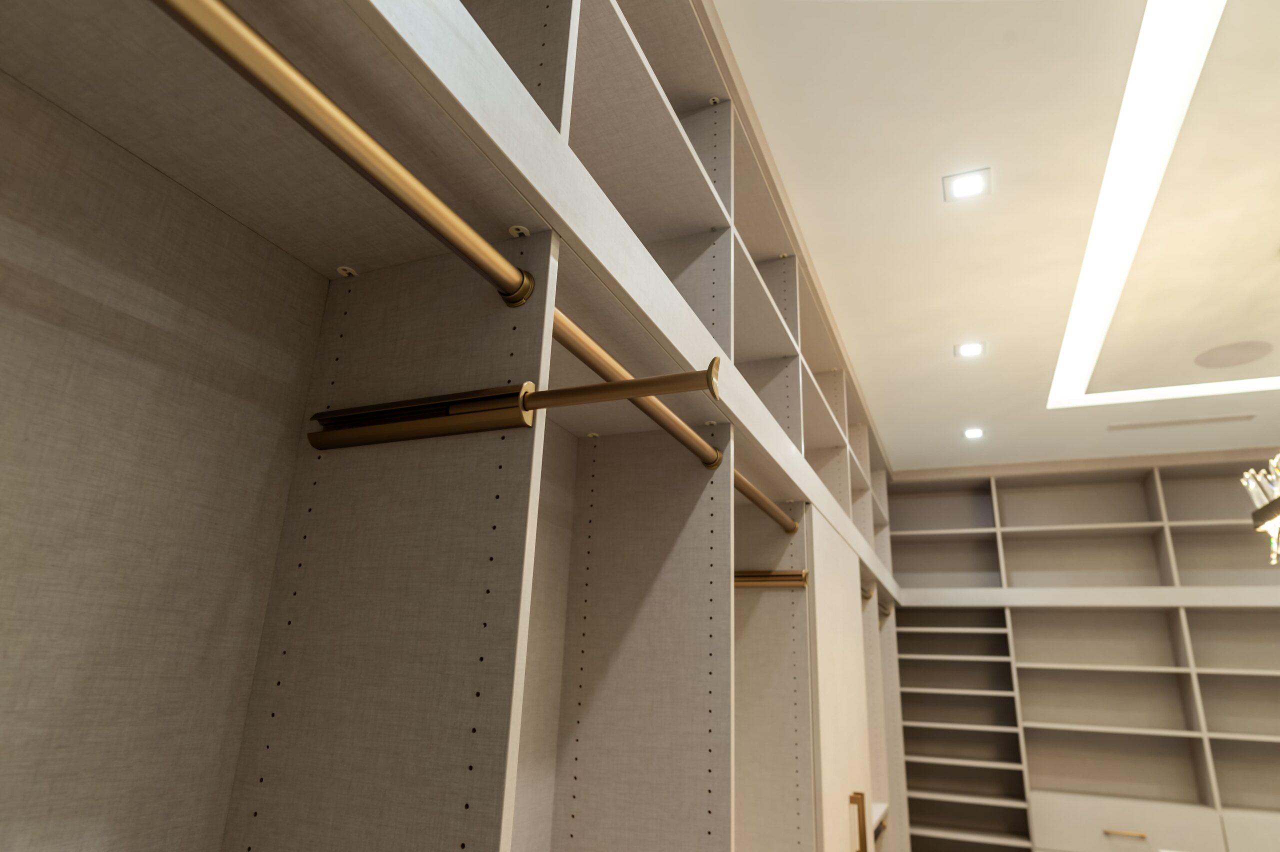 Modern Luxury Walk In Closet Installation Process