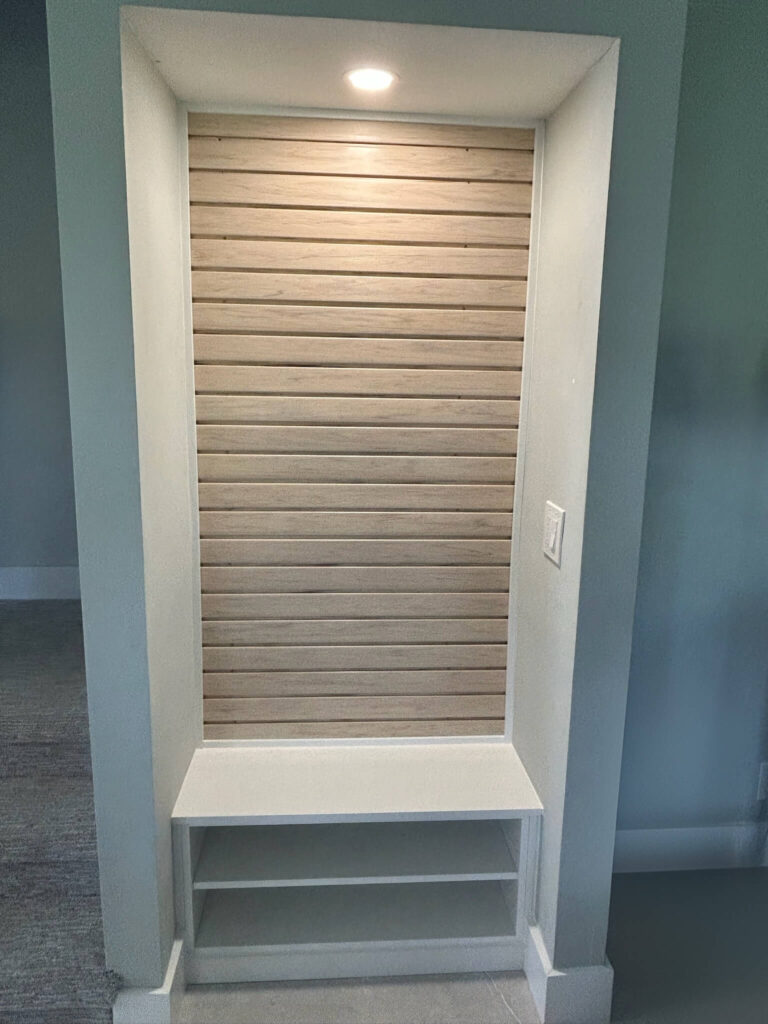 M2-Small-Mudroom-Locker-With-Bench-And-Shelving